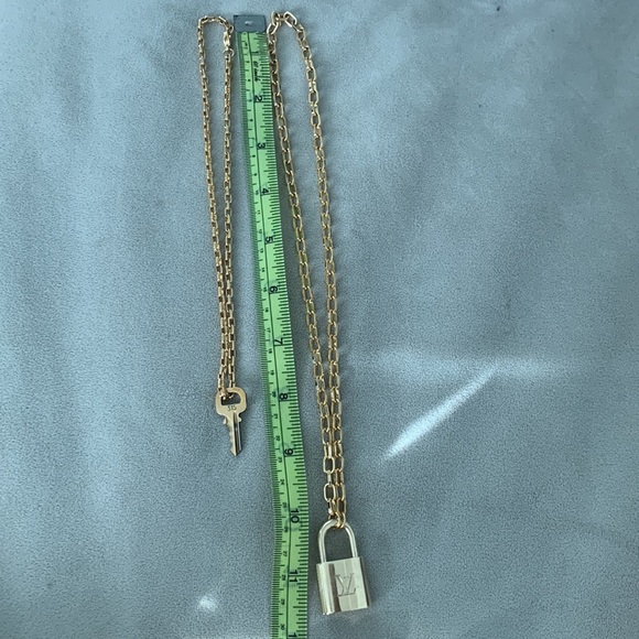 Beautiful LV Original Lock & Key Chain Set✨🤩 - Picture 7 of 8